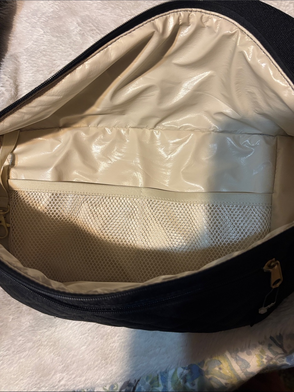 Quilted Black Women's Travel Belt Bag - Picture 5 of 8